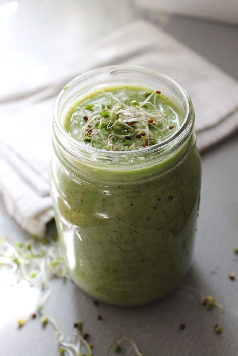 This broccoli sprout smoothie is packed with highly nutritious fruits and vegetables, as well as important phytochemicals such as the sulforaphane from the broccoli sprouts.